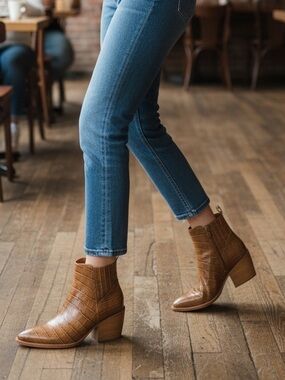 DJANGO & JULIETTE Morene Heeled Tan Croc Print Leather Western Ankle Boot EU36